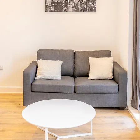 Stunning Modern 3 Bedroom Townhouse - Perfect Getaway بيت للعطل مانشستر