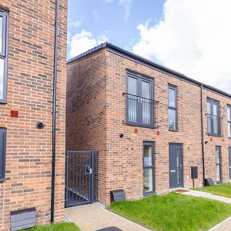 Stunning Modern 3 Bedroom Townhouse - Perfect Getaway