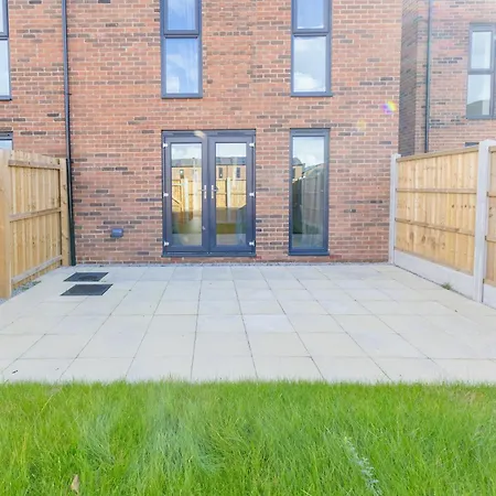 Stunning Modern 3 Bedroom Townhouse - Perfect Getaway