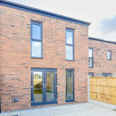 Stunning Modern 3 Bedroom Townhouse - Perfect Getaway