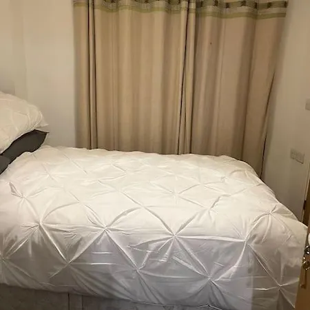 Apartment 1 Bed Studio, Sleeps 2, Close To Centre *