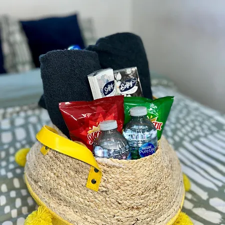 Convenient Private Bed, Bath & Parking Included Δωμάτια σε οικογενειακή κατοικία