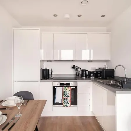 Snug 1br Apt, 4ktv-free Parking