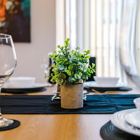 Comfy 2 Bedroom In Manchester, Pool Table And Ps4 * مانشستر