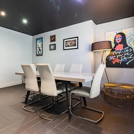 Swan Street Sleeps 23 * Mánchester