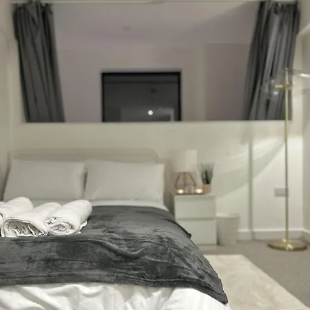 2 Level - Balcony-free Parking-wi-fi * Manchester