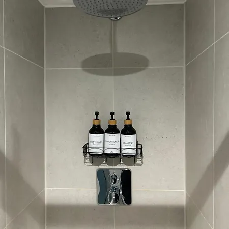 2 Level - Balcony-free Parking-wi-fi * Manchester