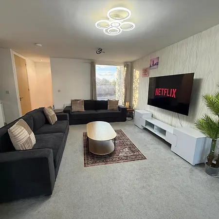 Feriehus 3 Bedroom House With Free Parking