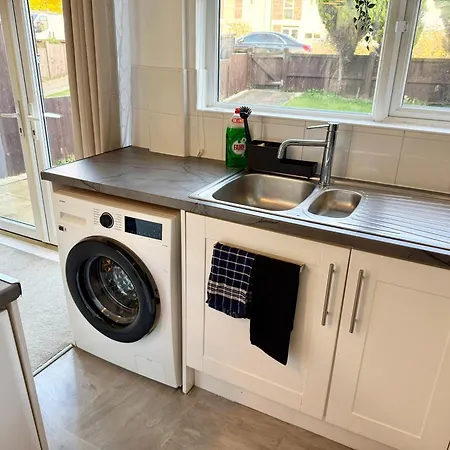 Feriehus 3 Bedroom House With Free Parking *