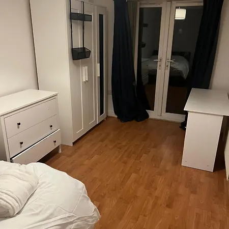 Cosy 4 Bed Townhouse *