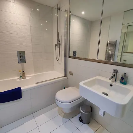 Free Private Parking - City Centre 2 Bedroom Ensuite Near Shopping & Financial Centre, Victoria Station & Ao Apartman Manchester
