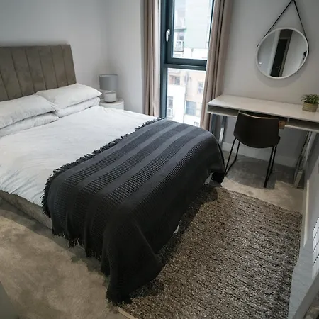Manchester Apartment *