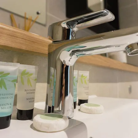 Manchester's Luxurious 2-bed Haven With Balcony - Canal Views & Proximity To United