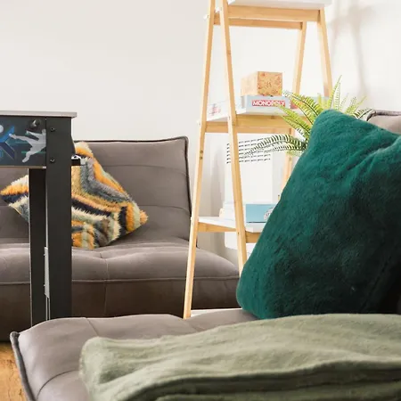 Manchester's Luxurious 2-bed Haven With Balcony - Canal Views & Proximity To United Lejlighed *