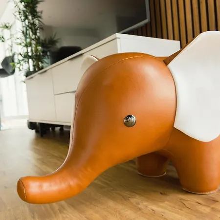 Manchester's Luxurious 2-bed Haven With Balcony - Canal Views & Proximity To United Lejlighed Manchester