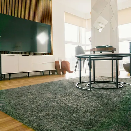 Manchester's Luxurious 2-bed Haven With Balcony - Canal Views & Proximity To United *