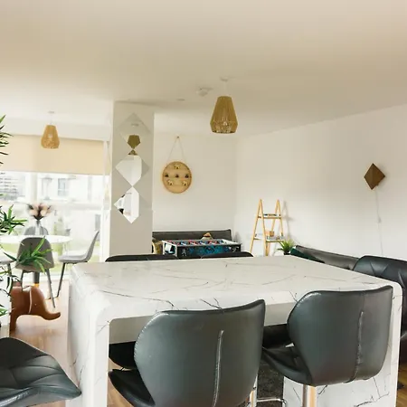 Manchester's Luxurious 2-bed Haven With Balcony - Canal Views & Proximity To United