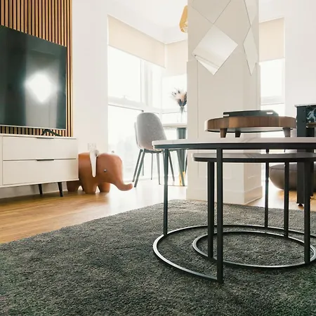 Manchester's Luxurious 2-bed Haven With Balcony - Canal Views & Proximity To United *