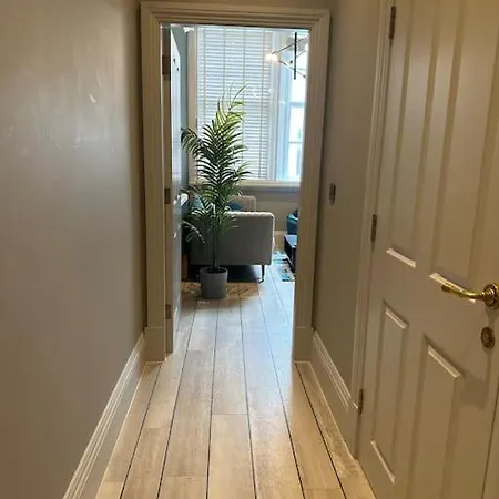 Stunning 2-bedroom In Centre *