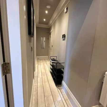 Stunning 2-bedroom In Centre Διαμέρισμα