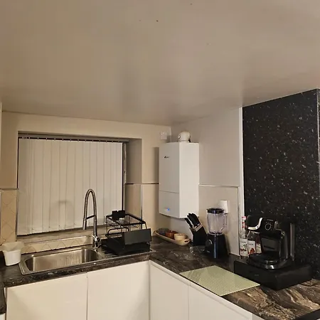 Apartment Basement Centre *