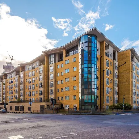 Comfy 2 Bedroom In Manchester, Pool Table And Ps4 Manchester