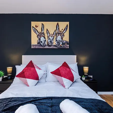 Comfy 2 Bedroom In Manchester, Pool Table And Ps4 شقة