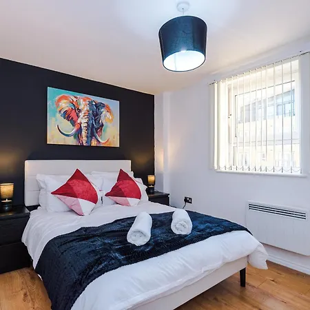 Comfy 2 Bedroom In Manchester, Pool Table And Ps4 * Manchester