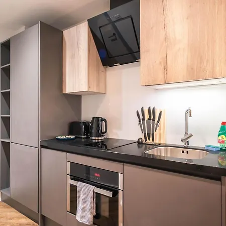 Stylish 2 Bedroom In *