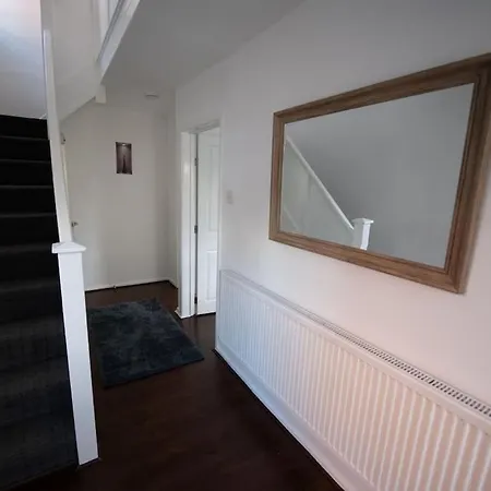 Apartamento Spacious 3 Bed Airport Free Parking Mánchester