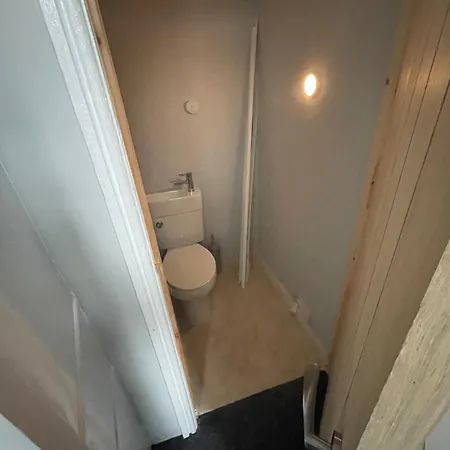 Cozy House With 3 Bedrooms Manchester