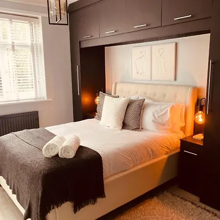 The Secret Garden Retreat With Hot Tub *