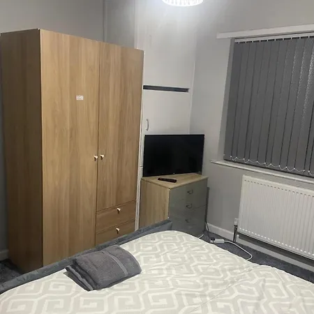 Cozy House With 3 Bedrooms Manchester