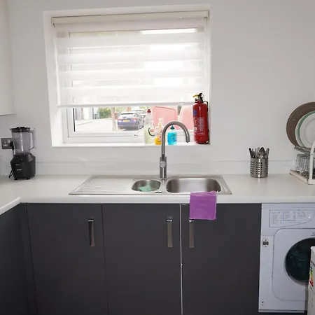 Luxury - Pick A - Free Parking & Kitchen Access, Near Etihad Stadium, The Coop Live & Piccadilly Station, Mánchester