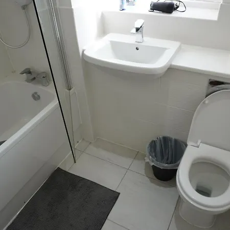 Habitación en casa particular Luxury - Pick A - Free Parking & Kitchen Access, Near Etihad Stadium, The Coop Live & Piccadilly Station,