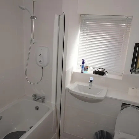 Luxury - Pick A - Free Parking & Kitchen Access, Near Etihad Stadium, The Coop Live & Piccadilly Station, Homestay *