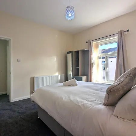 Holiday home Spacious Powell Sleeps 11 6 Bed 1 5 Bath Manchester