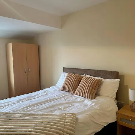 Spacious 2 Bedroom In Chorlton W Free Parking