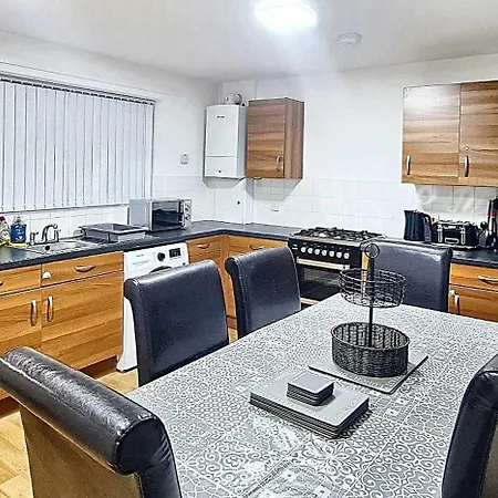 Rest&recharge At A Quiet House Close To Centre - Free Parking Holiday home *