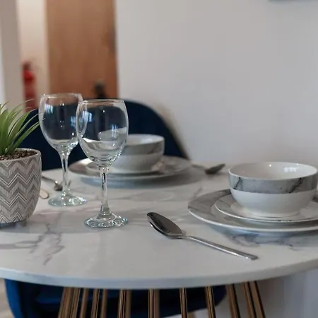 1 Bed Media Flat Free Parking *