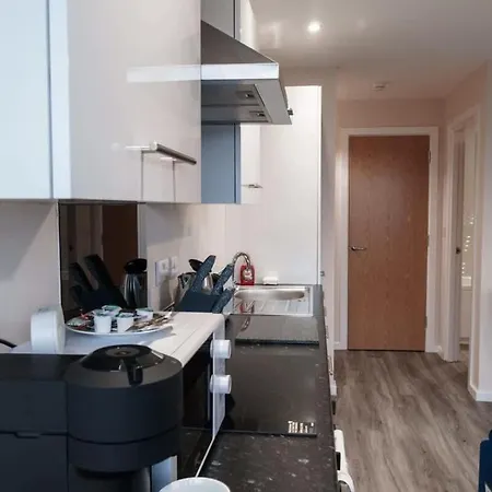 1 Bed Media Flat Free Parking Apartmán *