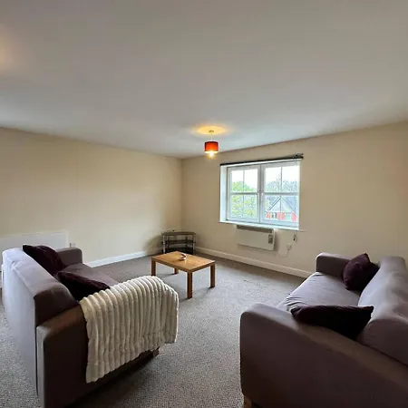 Spacious 2 Bedroom In Chorlton W Free Parking Apartment *