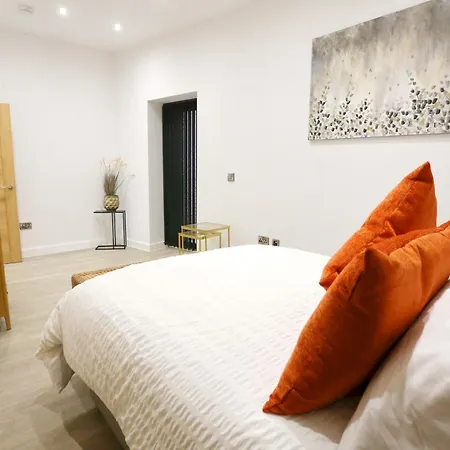 Beautiful Newly Built Flat - Walk To Centre - Pass The Keys