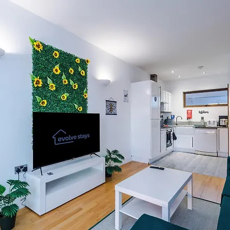 Sleeps 8, Duplex Apartment, Pool Table, Balcony X2, Long Term Disc, Perfect For Groups Apartamento Manchester