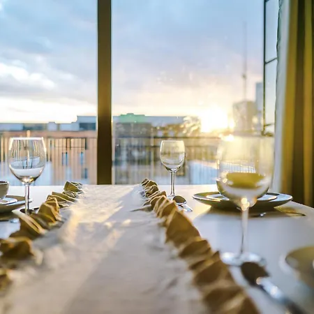 Sleeps 8, Duplex Apartment, Pool Table, Balcony X2, Long Term Disc, Perfect For Groups Апартаменты Манчестер