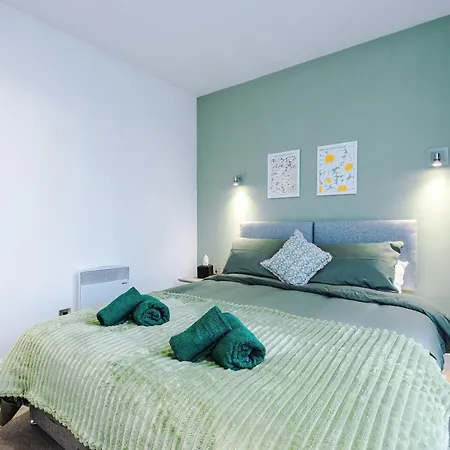 Apartamento Sleeps 8, Duplex Apartment, Pool Table, Balcony X2, Long Term Disc, Perfect For Groups