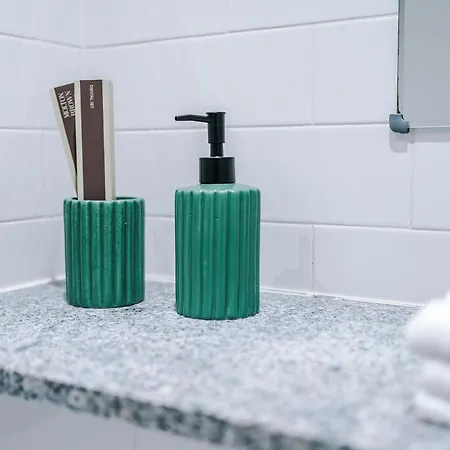 Sleeps 8, Duplex Apartment, Pool Table, Balcony X2, Long Term Disc, Perfect For Groups Апартаменты Манчестер