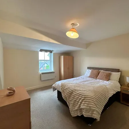 Spacious 2 Bedroom In Chorlton W Free Parking Appartement