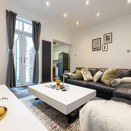 4-bed Retreat - Free Parking & Wifi Nyaraló *
