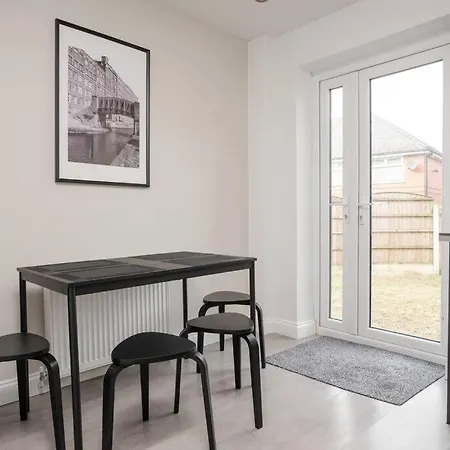 Three Bedroom House By Brookland Serviced Short Lets With Free Wifi